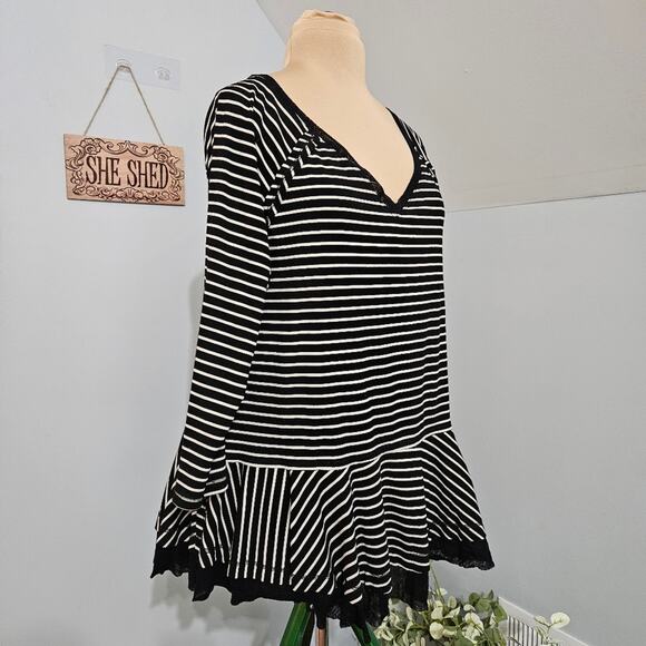 Weekend Suzanne Betro Black White Striped Exposed Seam V Neck Tunic Top Large - Picture 3 of 11